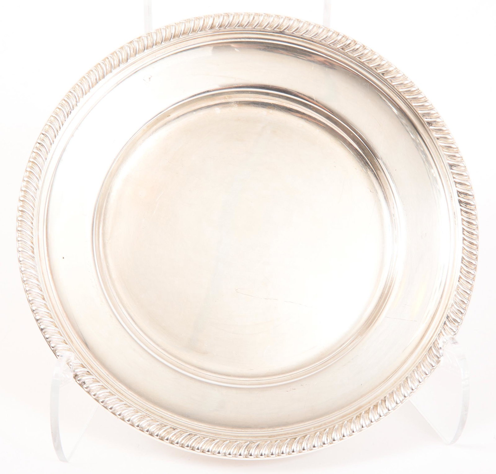 FISHER STERLING SILVER KENT PATTERN BREAD PLATE: FISHER STERLING SILVER KENT PATTERN BREAD PLATE Sterling silver bread plate by Fisher, in the Kent pattern. Weight: 103.9g Size: 6.25"