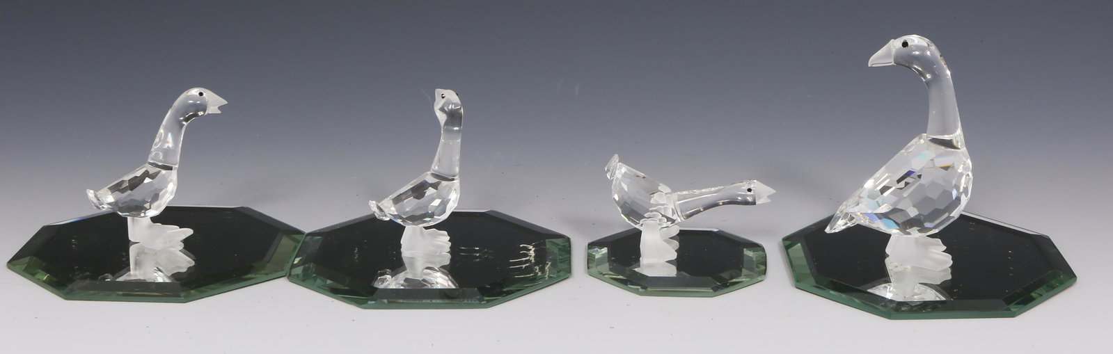 SWAROVSKI CRYSTAL GOOSE FIGURINES - LOT OF 4: SWAROVSKI CRYSTAL GOOSE FIGURINES - LOT OF 4 Lot of 4 Swarovski silver crystal goose figurines. Sizes: 1" 1.25" 1.75" 2" Includes mirrored bases. Size: 1"-2"