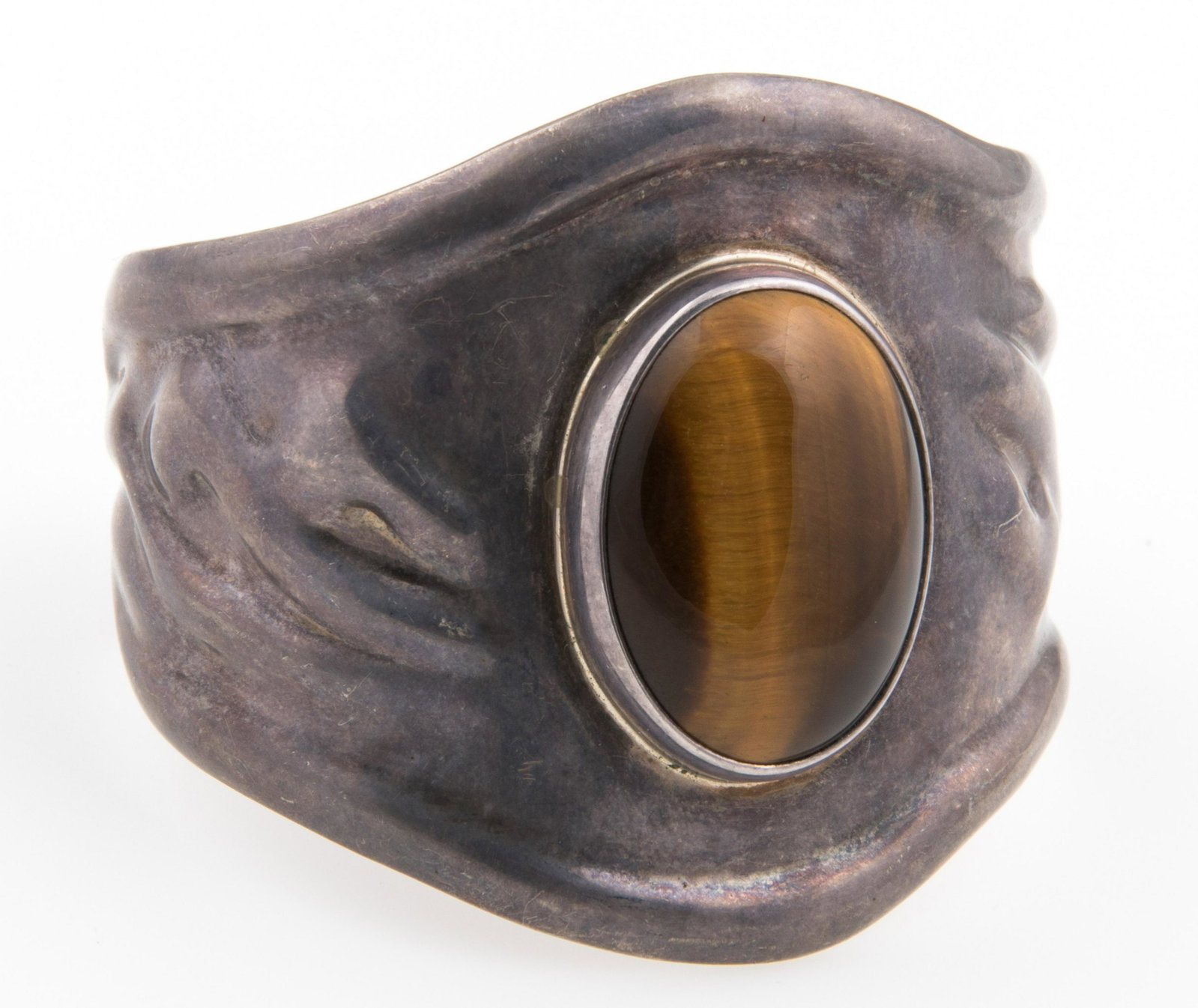 STERLING SILVER TIGER'S EYE CUFF: STERLING SILVER TIGER'S EYE CUFF Women's sterling silver cuff with a 28.2 mm oval tiger's eye gemstone in the center. Marked 925. Made in Mexico. Size: 2.375" width Weight: 68g