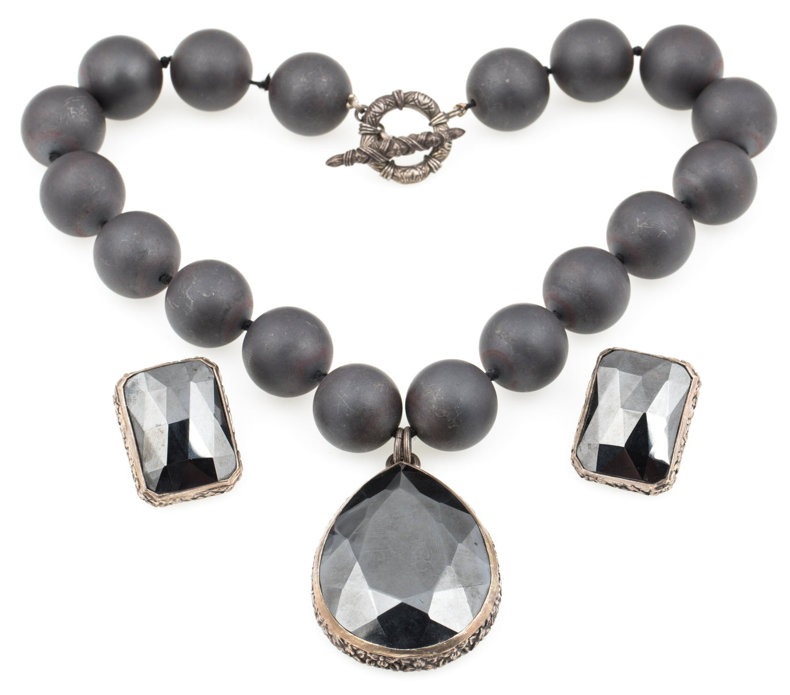 STEPHEN DWECK STERLING HEMATITE NECKLACE & EARRINGS: STEPHEN DWECK STERLING HEMATITE NECKLACE & EARRINGS Stephen Dweck heavy hematite necklace and earring set. Beads measure approximately 20mm, secured with toggle clasp. Faceted pear shape hematite mea