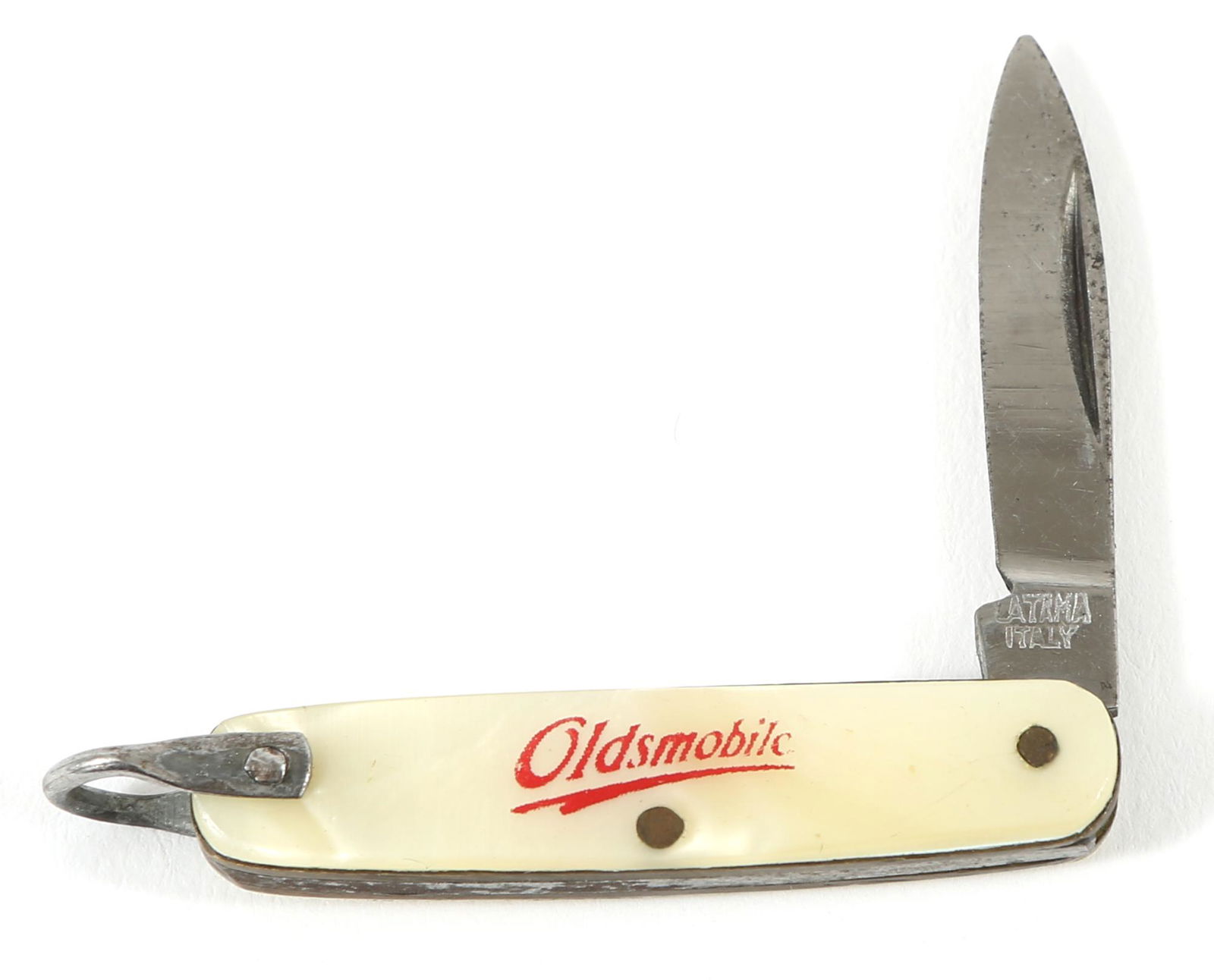 EARLY 20TH C. OLDSMOBILE PROMOTIONAL POCKETKNIFE: EARLY 20TH C. OLDSMOBILE PROMOTIONAL POCKETKNIFE 1920s- 1940s Oldsmobile keychain pocketknife, imitation mother of pearl scales, single 1" blade, logo printed in red on one side. Marked "LATAMA ITALY"