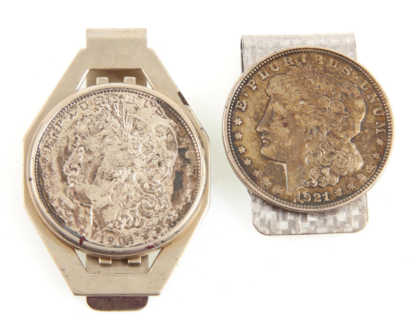 MORGAN SILVER DOLLAR MONEY CLIPS - LOT OF 2: MORGAN SILVER DOLLAR MONEY CLIPS - LOT OF 2 Lot of two silver tone money clips with Morgan silver one dollar coins in each. Weight: 85.6g