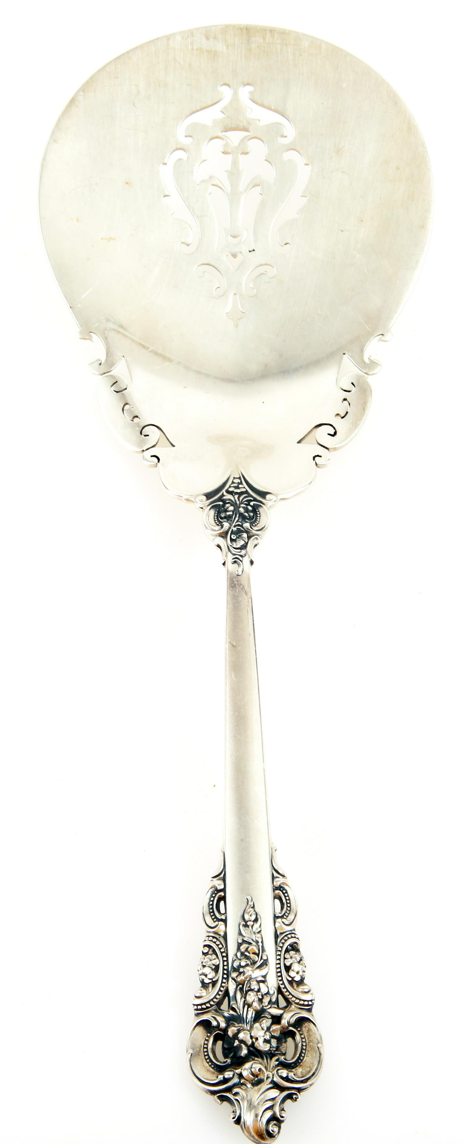 WALLACE STERLING SILVER GRANDE BAROQUE TOMATO SERVER (1 of 2)