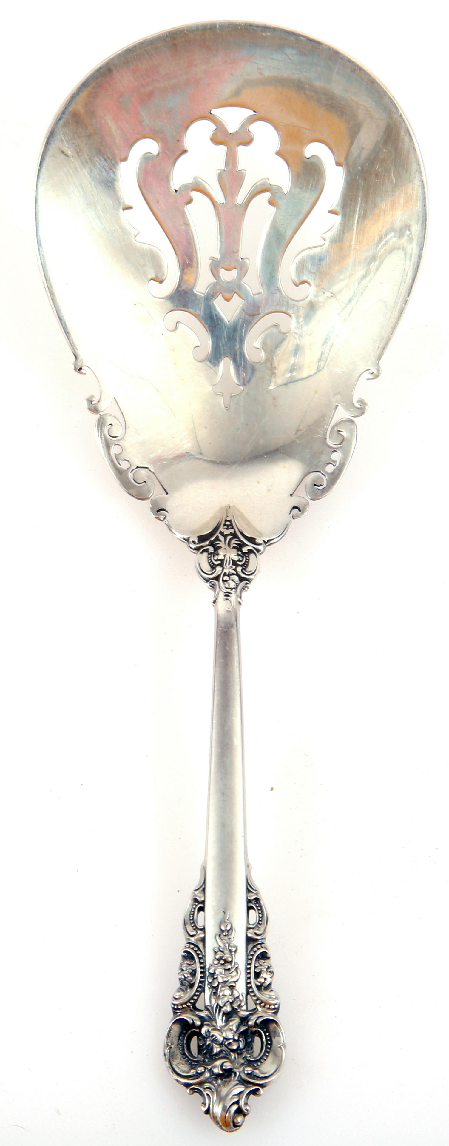 WALLACE STERLING SILVER GRANDE BAROQUE BON BON SPOON (1 of 2)