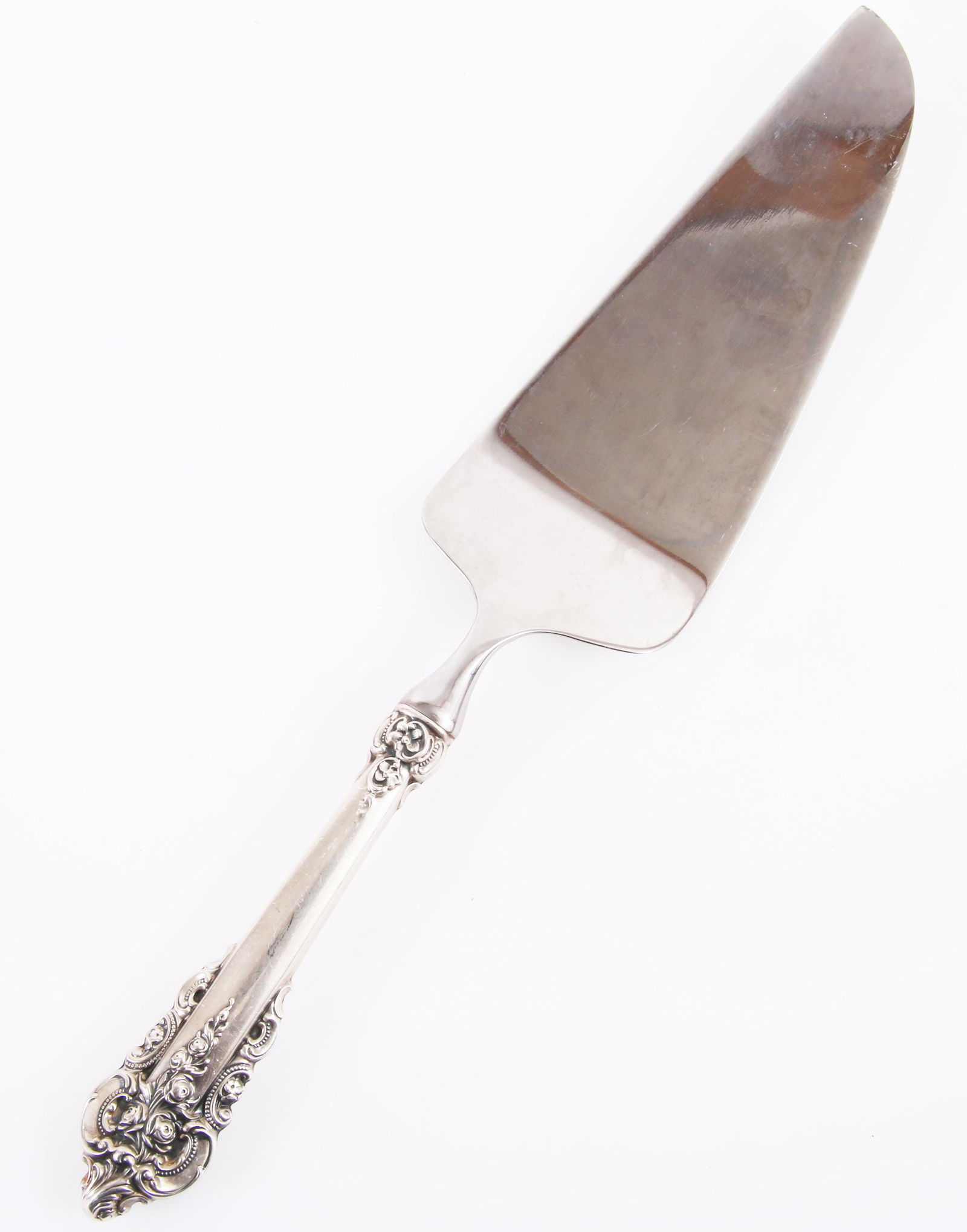WALLACE STERLING SILVER GRANDE BAROQUE PIE SERVER (1 of 2)