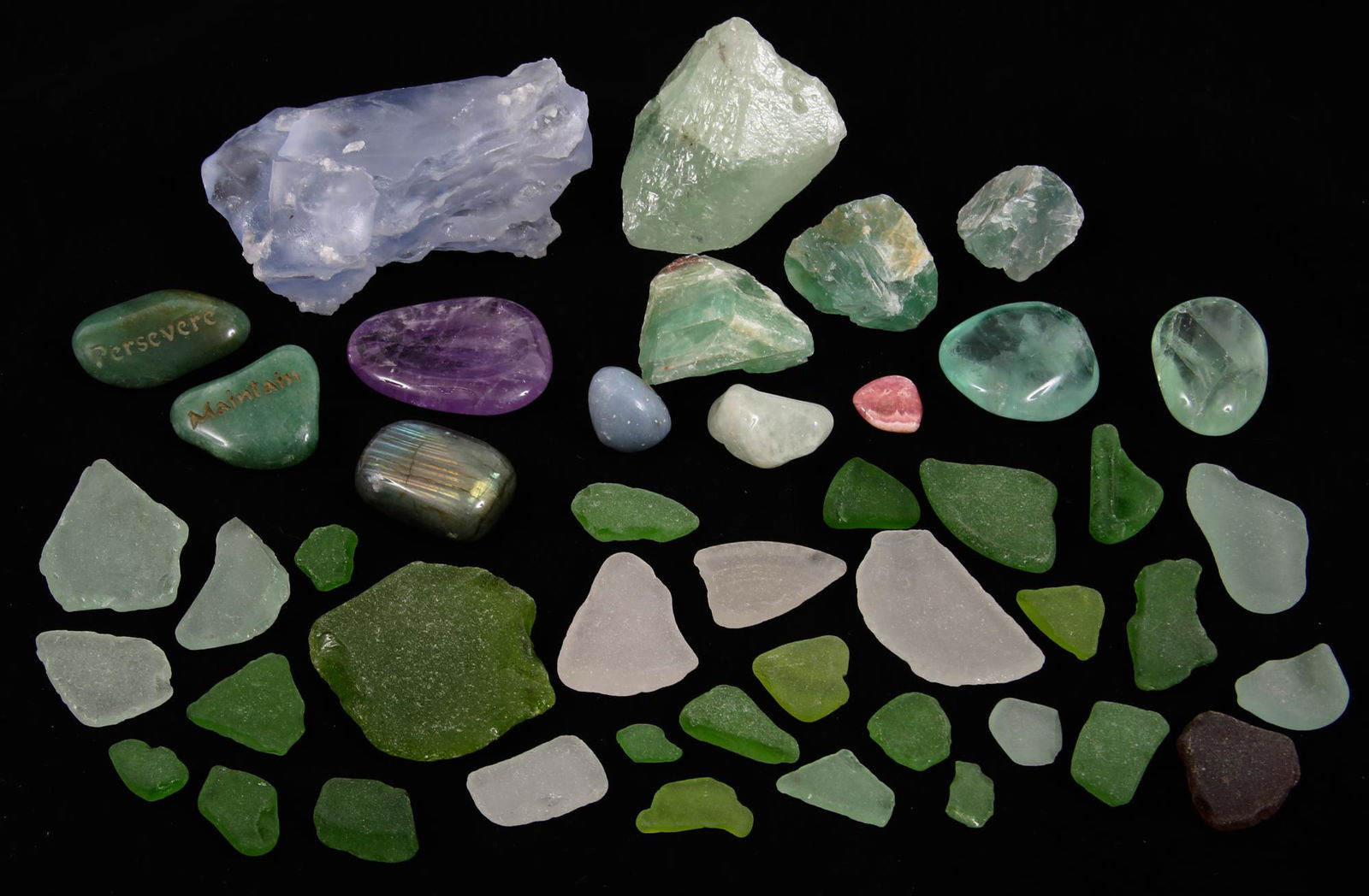 MIXED LOT OF SEA GLASS AND CRYSTALS (1 of 5)