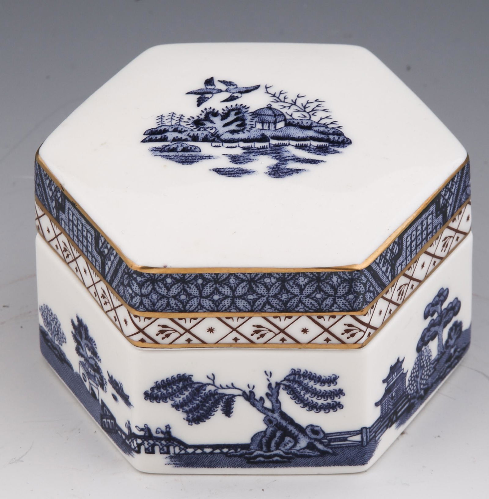 ROYAL DOULTON BOOTHS "REAL OLD WILLOW" HEXAGONAL BOX (1 of 6)