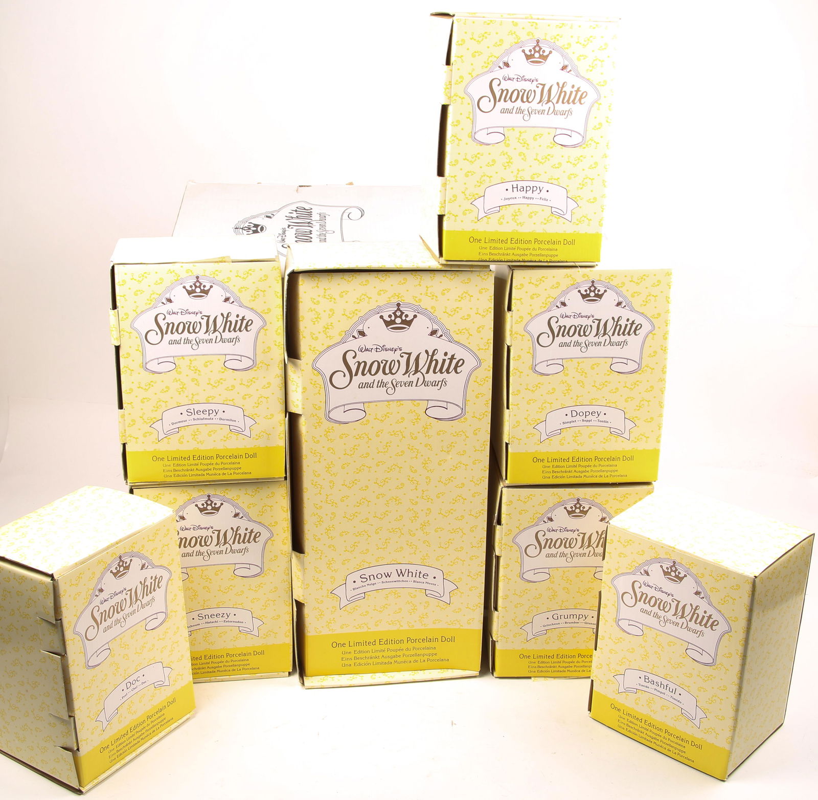DISNEY SNOW WHITE & 7 DWARFS PORCELAIN DOLL SET (1 of 9)
