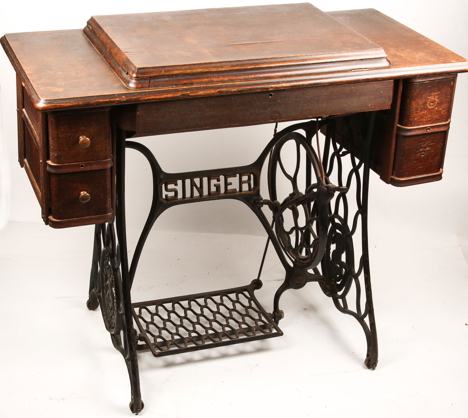 EARLY 20TH C. SINGER SEWING MACHINE WITH SEWING TABLE (1 of 9)