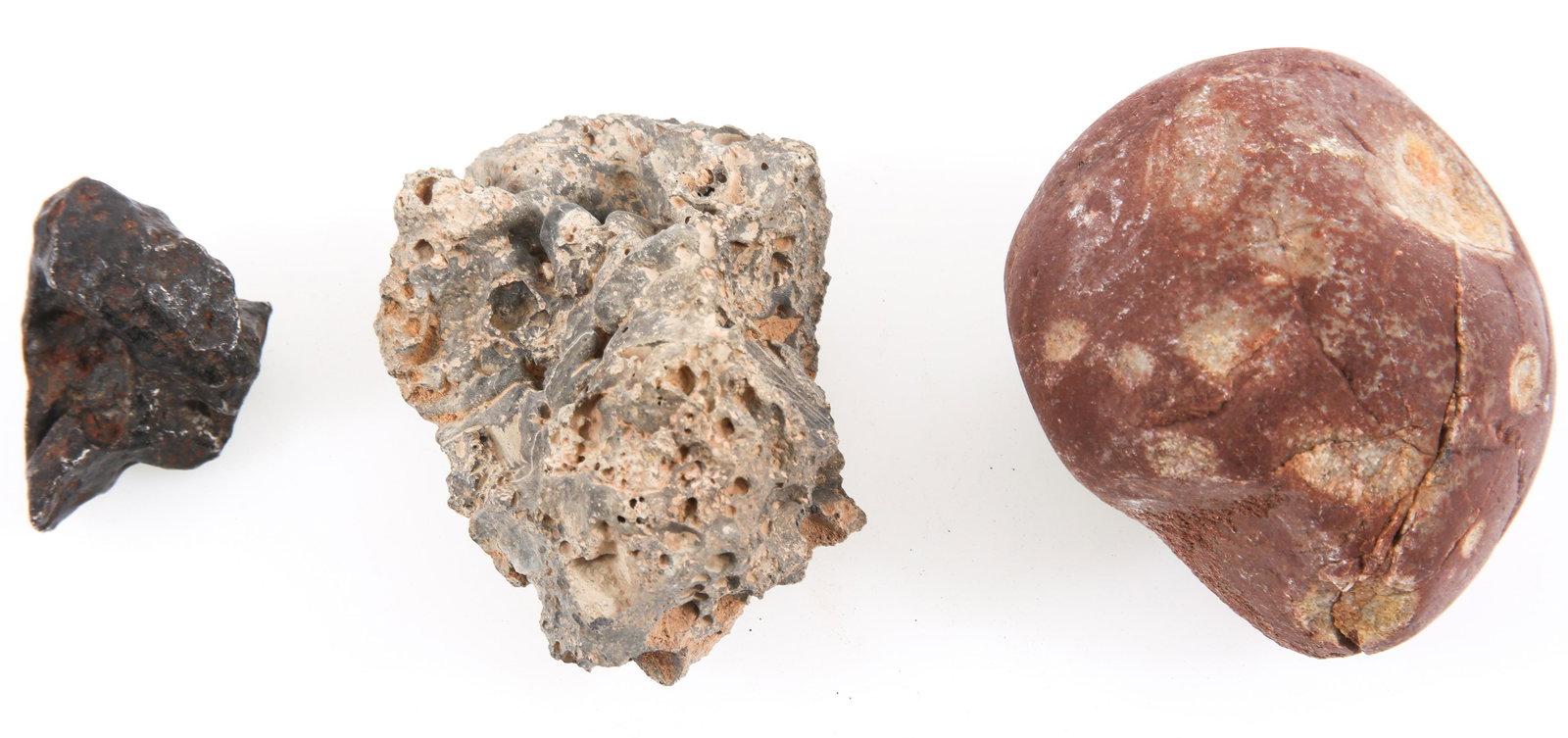 UNIDENTIFIED METEORITE SPECIMENS - 836G: UNIDENTIFIED METEORITE SPECIMENS - 836G Lot of unidentified meteorite specimens; total weight 836g.