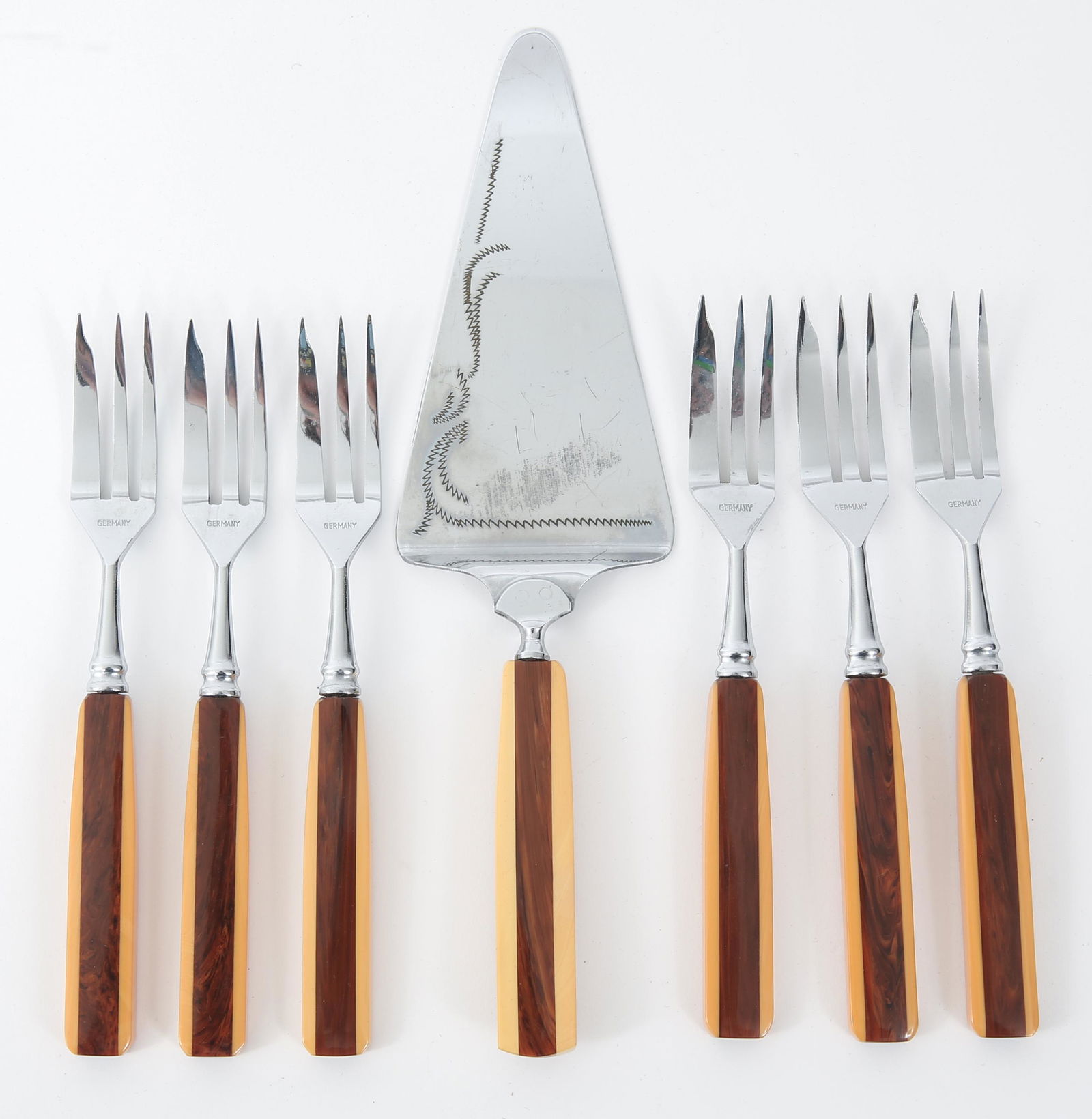 20TH C. BAKELITE HANDLE PASTRY FORKS & PIE SERVER (1 of 7)