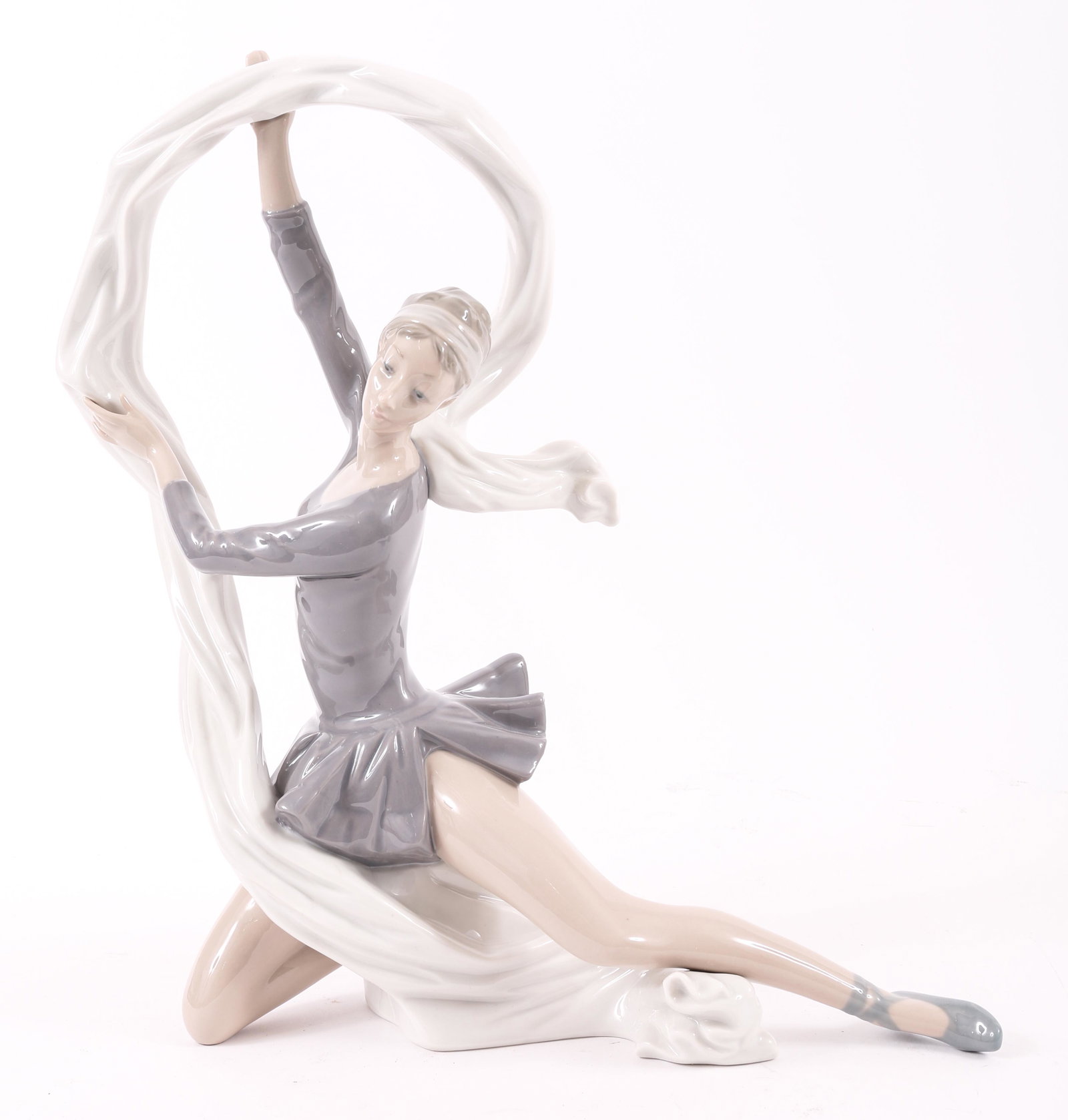 LLADRO NAO DANCER WITH SCARF FIGURINE (1 of 6)