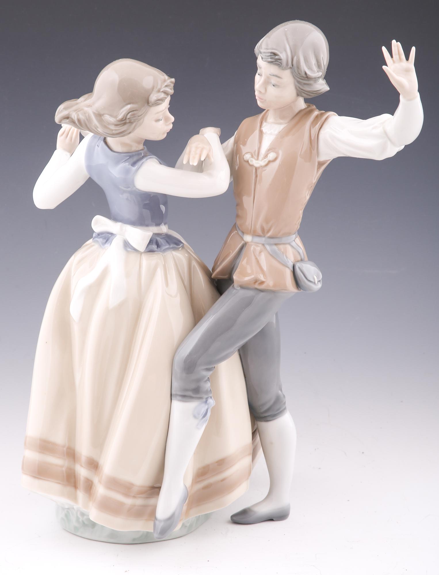 LLADRO PORCELAIN DANCING THE POLKA #5252 FIGURINE (1 of 5)