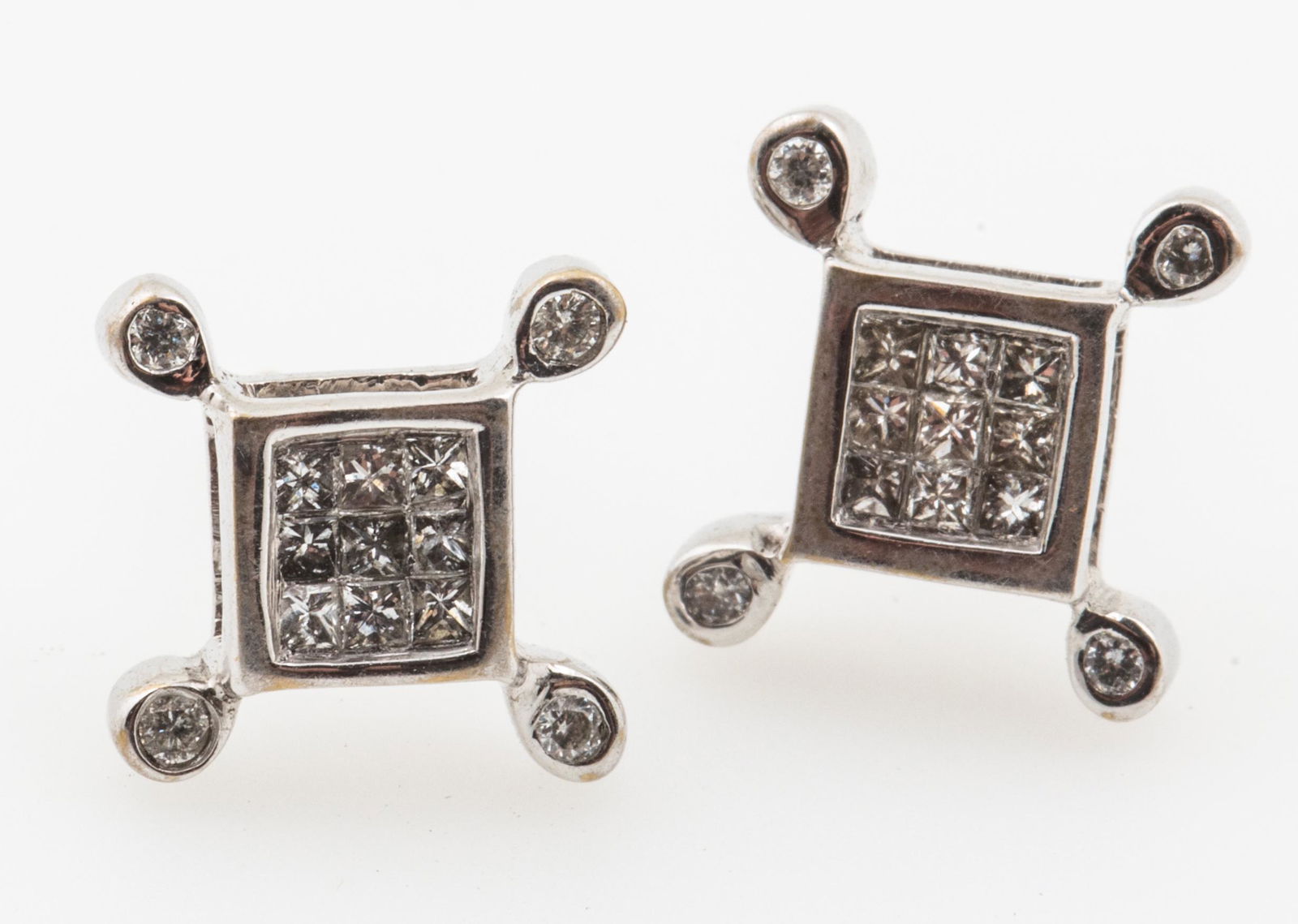 10K WHITE GOLD DIAMOND EARRINGS (1 of 3)