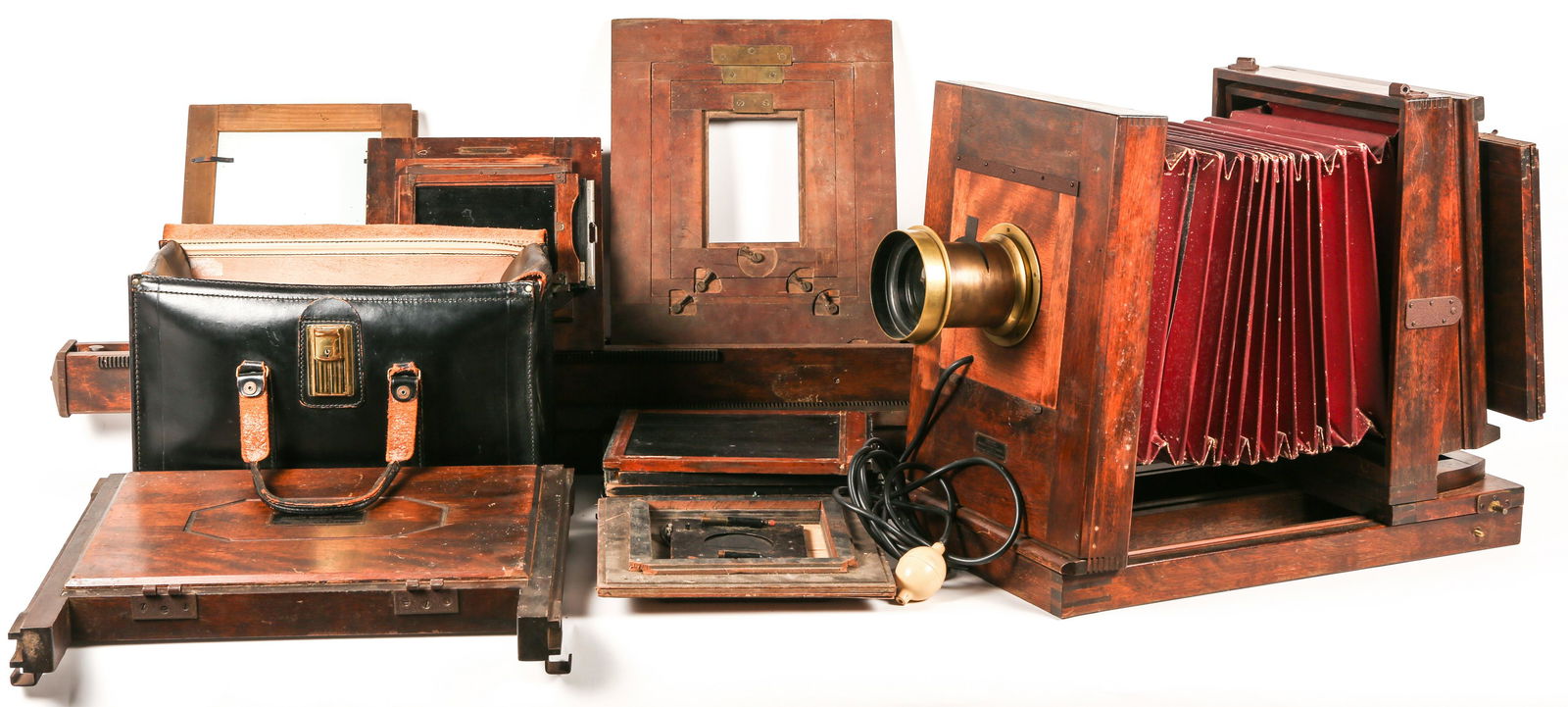 EARLY 20TH C. GRAFLEX CENTURY MASTER STUDIO CAMERA (1 of 19)