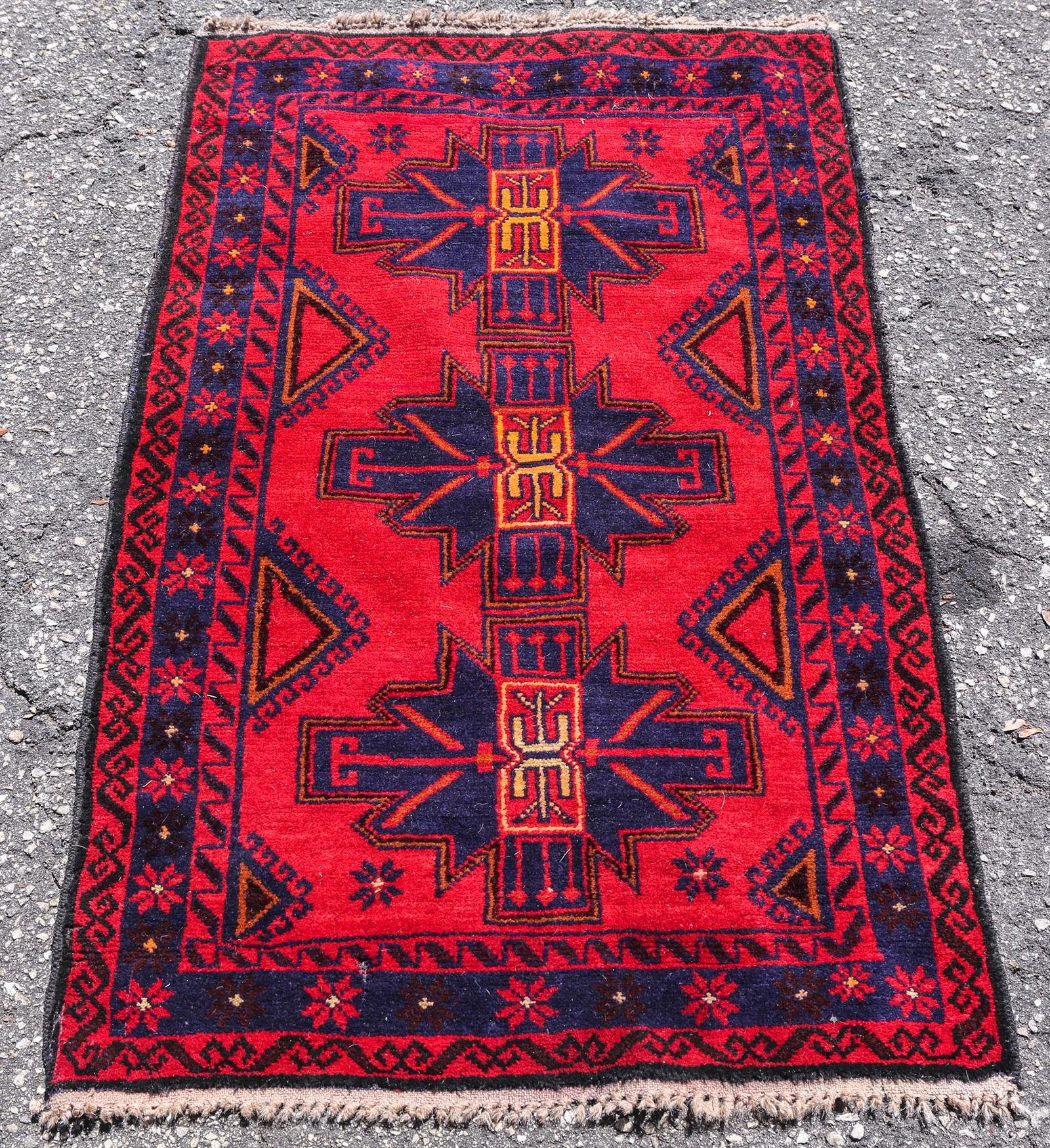 20TH C. GEOMETRIC PATTERN RUG (1 of 4)