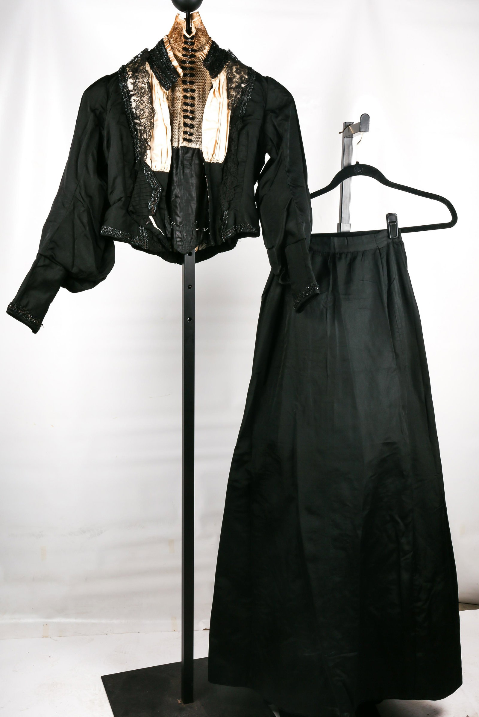 VICTORIAN WOMEN'S 3 PIECE BLACK ENSEMBLE (1 of 9)