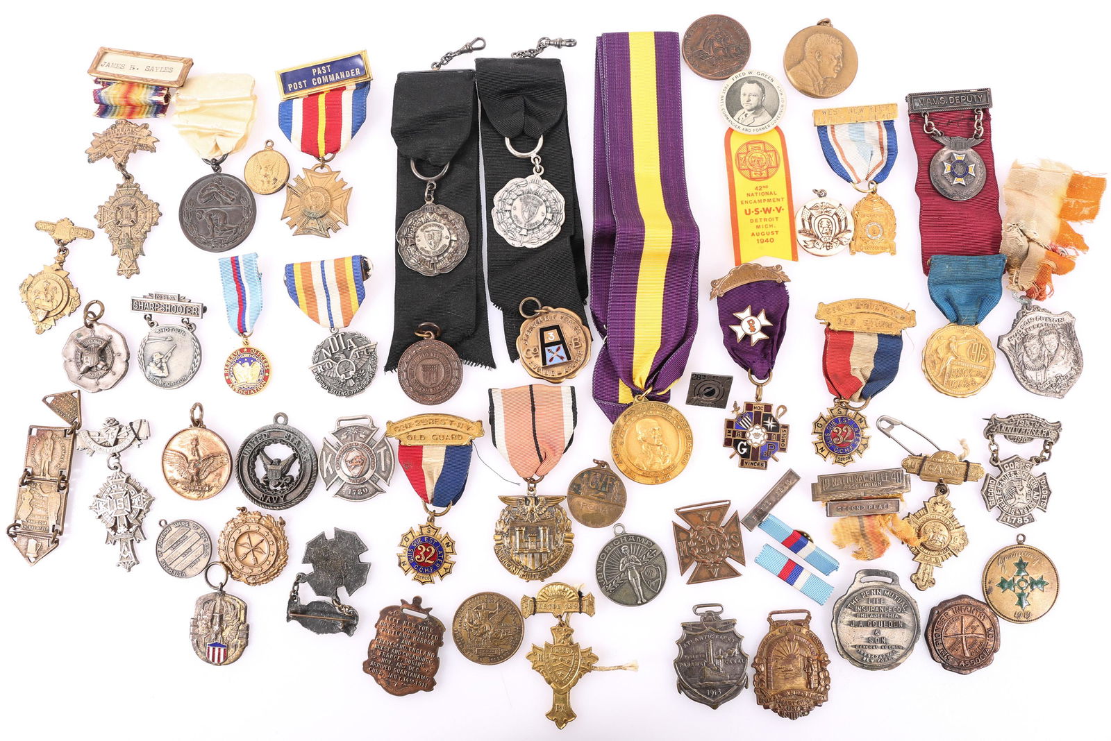 US MILITARY & CIVILIAN MEDALS & BADGES (1 of 10)