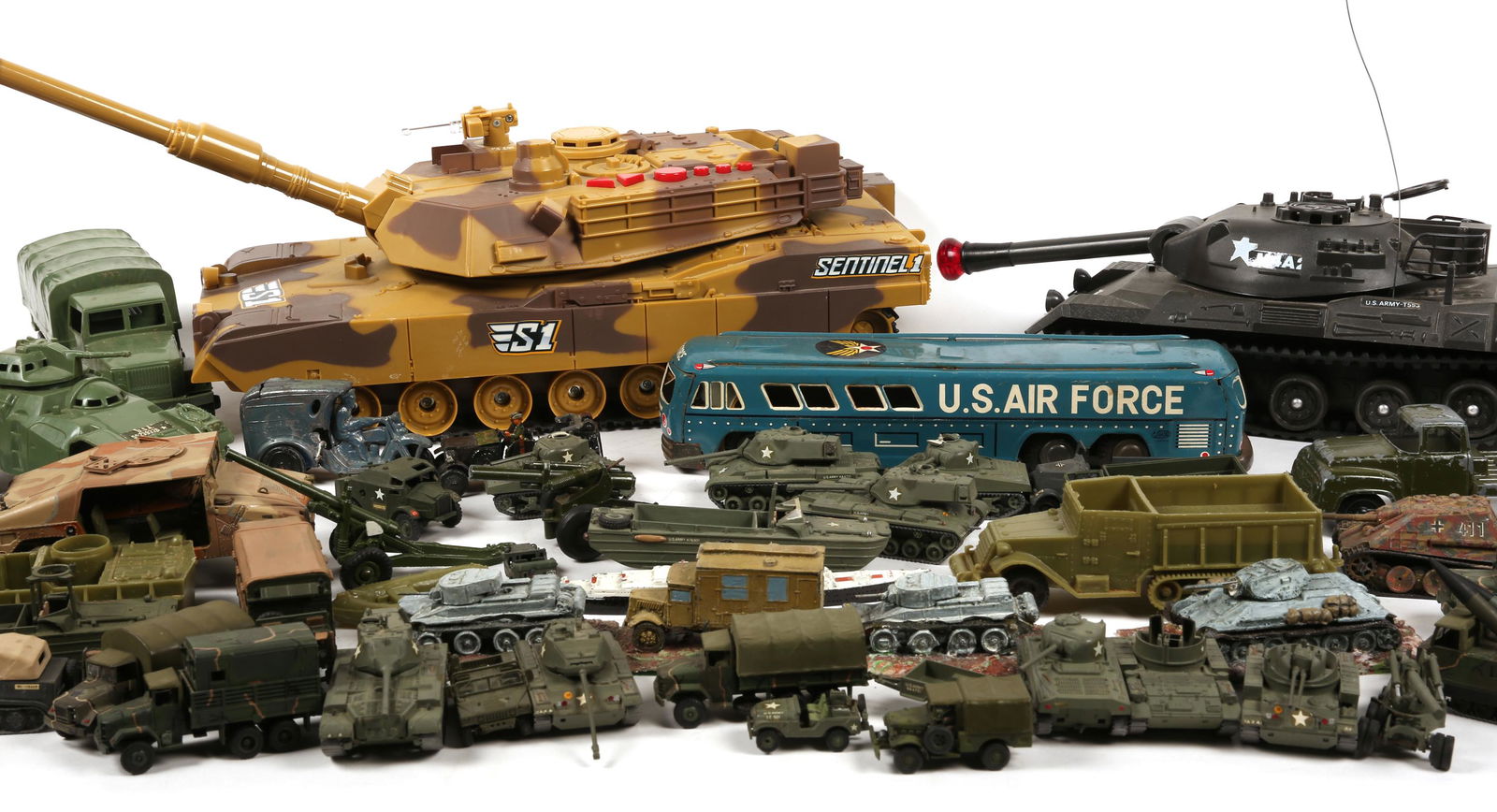 BONANZA LOT OF TOY MILITARY VEHICLES (1 of 7)