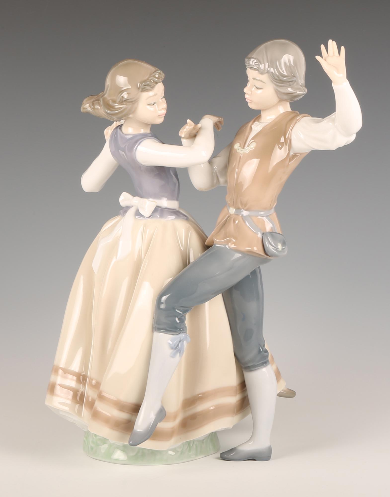 LLADRO PORCELAIN "DANCING THE POLKA" #5252 FIGURINE (1 of 6)