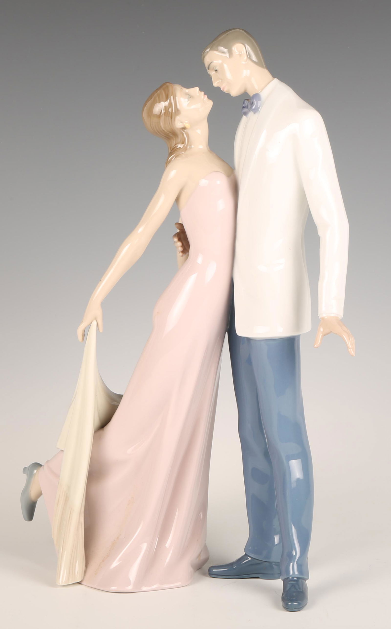 LLADRO PORCELAIN "HAPPY ANNIVERSARY" #6475 FIGURINE (1 of 5)