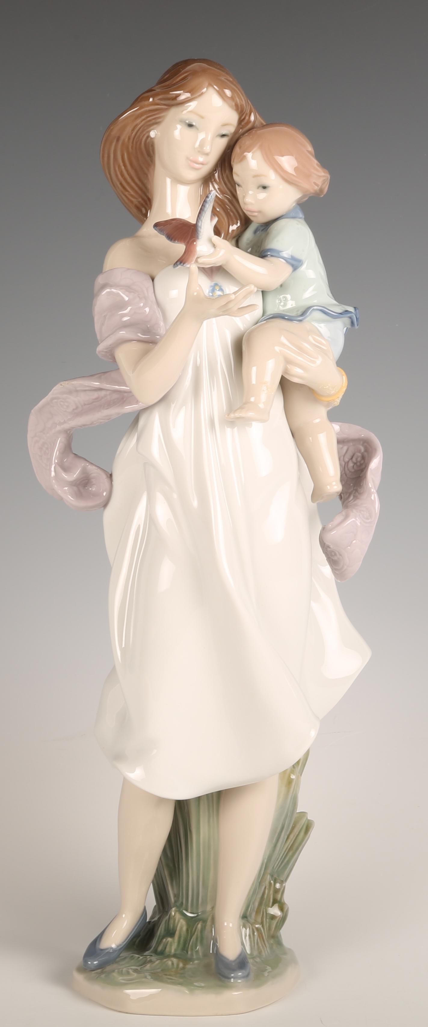LLADRO PORCELAIN "LOOK MOMMY" #8715 FIGURINE: LLADRO PORCELAIN "LOOK MOMMY" #8715 FIGURINE Lladro porcelain "Look Mommy" #8715 figurine. Includes box. Sculptor: Virginia Gonzalez Retired: 2017 Size: 13.7 x 6"