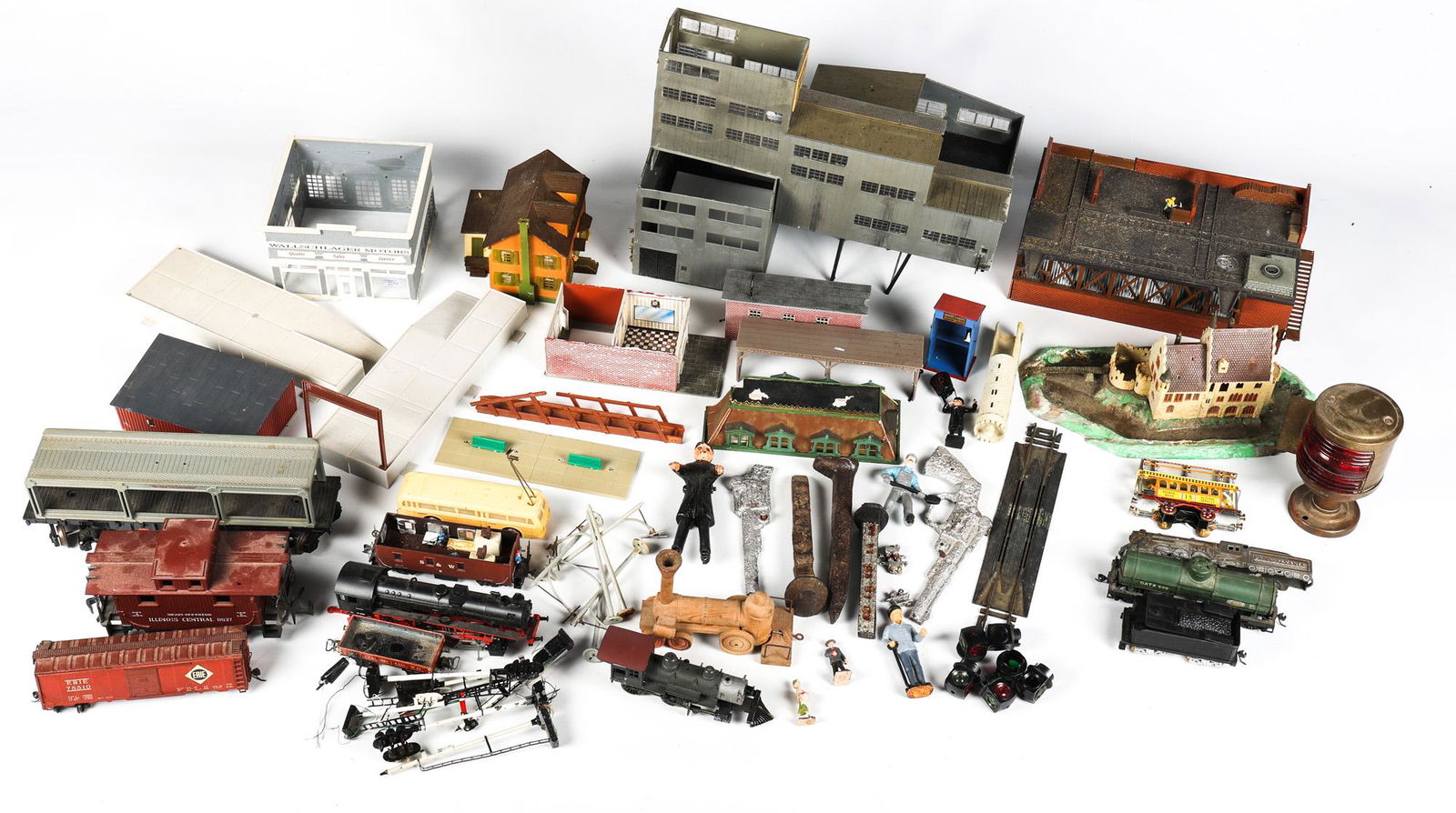 MODEL TRAINS AND ACCESSORIES (1 of 7)