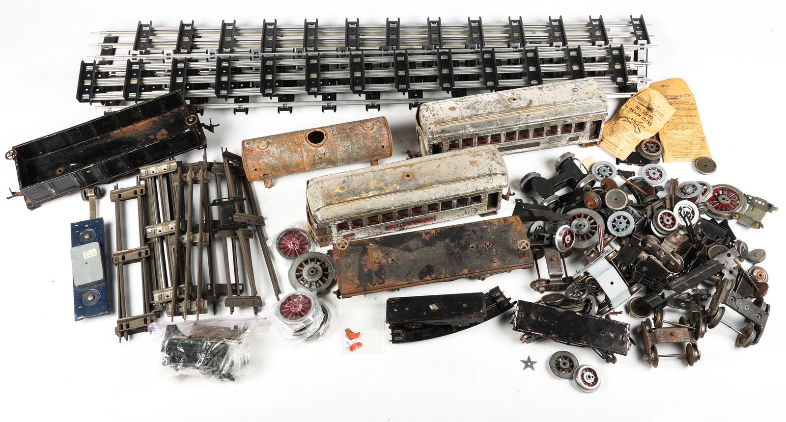 MODEL TRAIN TRACKS AND PARTS (1 of 9)