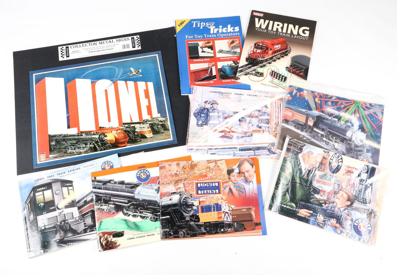 LIONEL MODEL TRAIN METAL SIGN & MAGAZINES (1 of 5)