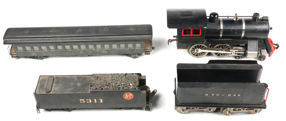 MODEL TRAIN LOCOMOTIVE & CARS - LOT OF 4 (1 of 8)