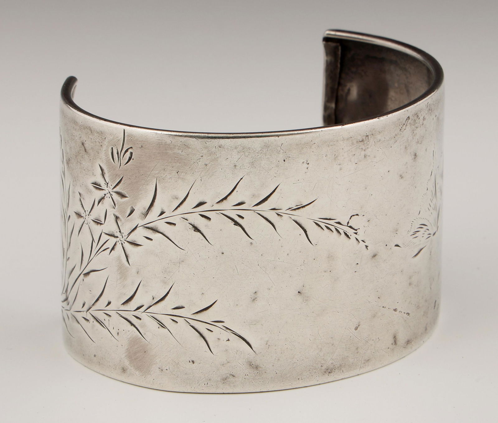 GORHAM STERLING SILVER ENGRAVED CUFF BRACELET (1 of 3)