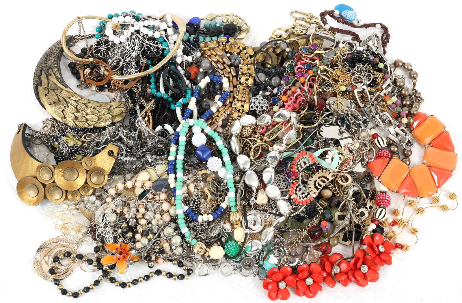 COSTUME JEWELRY NECKLACES, BRACELETS & MORE - 8 LBS (1 of 7)