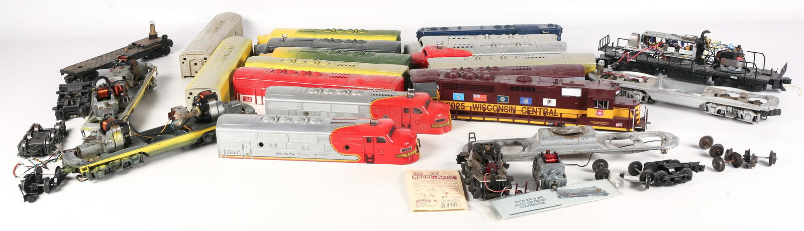 MODEL TRAIN LOCOMOTIVE PARTS BONANZA LOT (1 of 5)