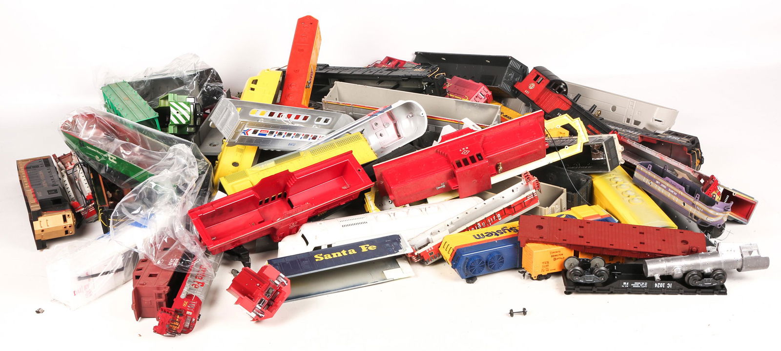 MODEL TRAIN LOCOMOTIVE PARTS FOR REPAIRS (1 of 3)