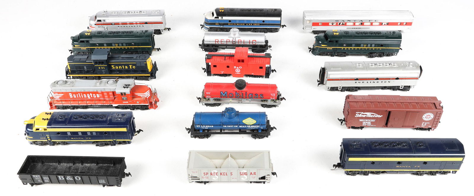 HO GAUGE MODEL TRAIN CARS - LOT OF 15 (1 of 12)