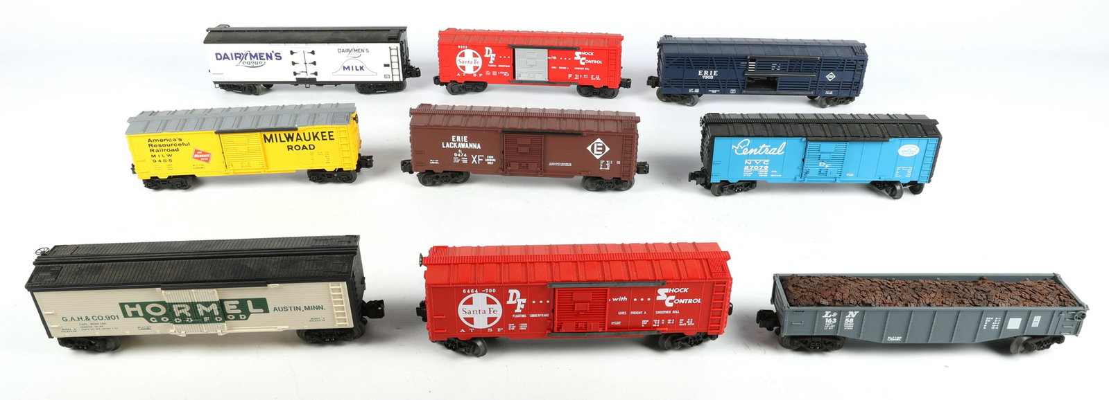 LIONEL O GAUGE MODEL TRAIN CAR - LOT OF 9: LIONEL O GAUGE MODEL TRAIN CAR - LOT OF 9 Lionel O-Gauge model train car - lot of 9, includes: Dairymen's League General American milk car, 17371 Erie stock car, 7303 Hormel box car<