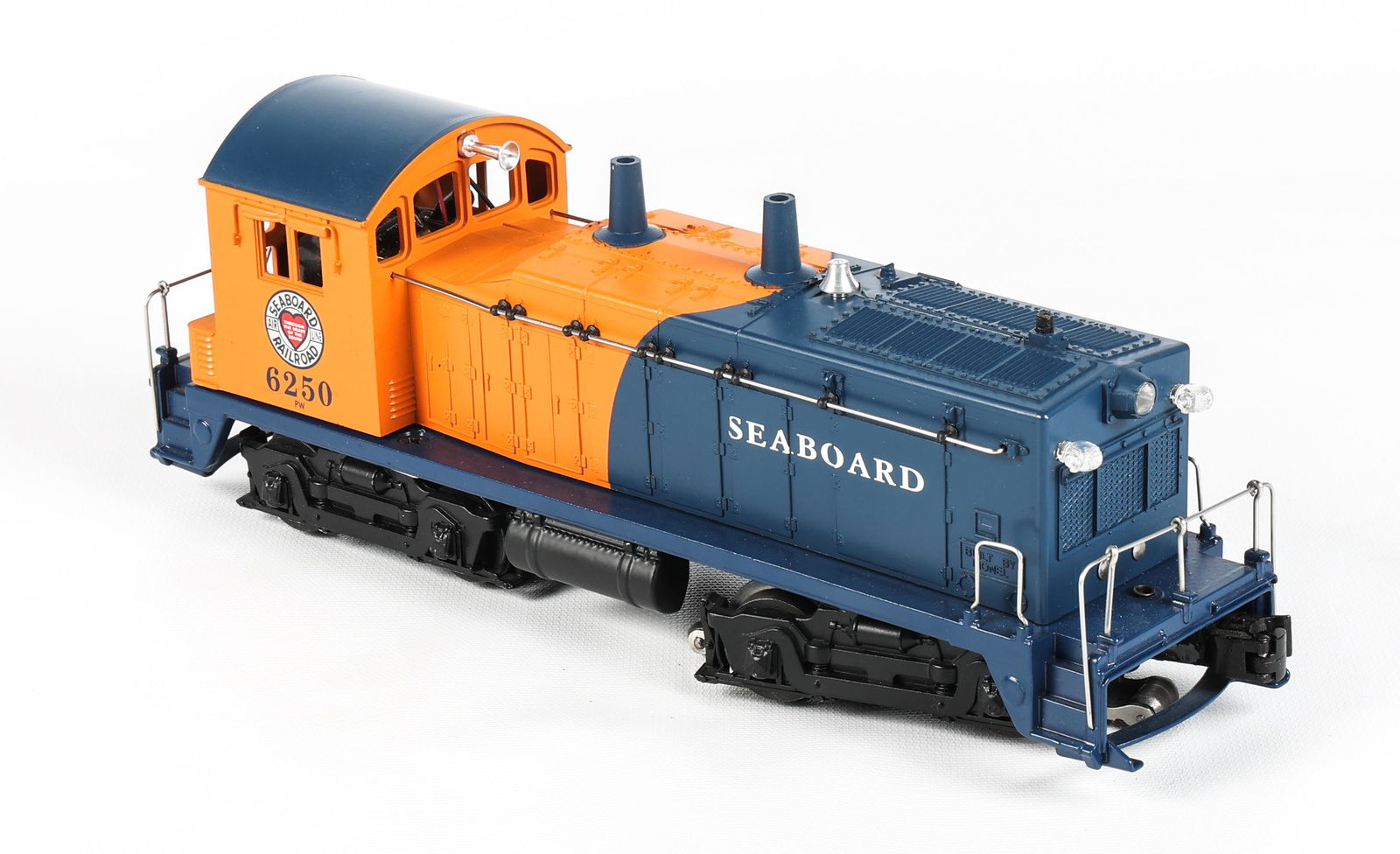 LIONEL O GAUGE SEABOARD NW2 SWITCHER TRAIN CART (1 of 8)