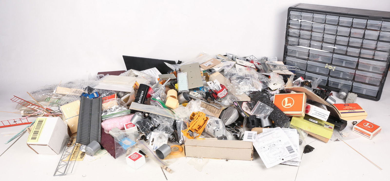 MODEL TRAIN PARTS BONANZA LOT (1 of 3)