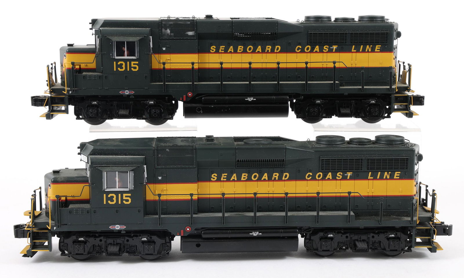 LIONEL O GAUGE GP-30 DIESEL MODEL TRAIN LOCOMOTIVES (1 of 17)