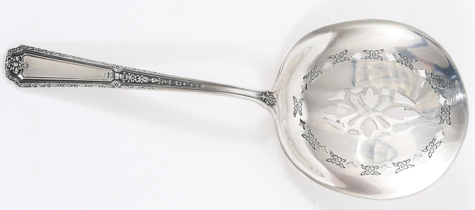 TOWLE LOUIS XIV STERLING SILVER TOMATO SERVER (1 of 2)