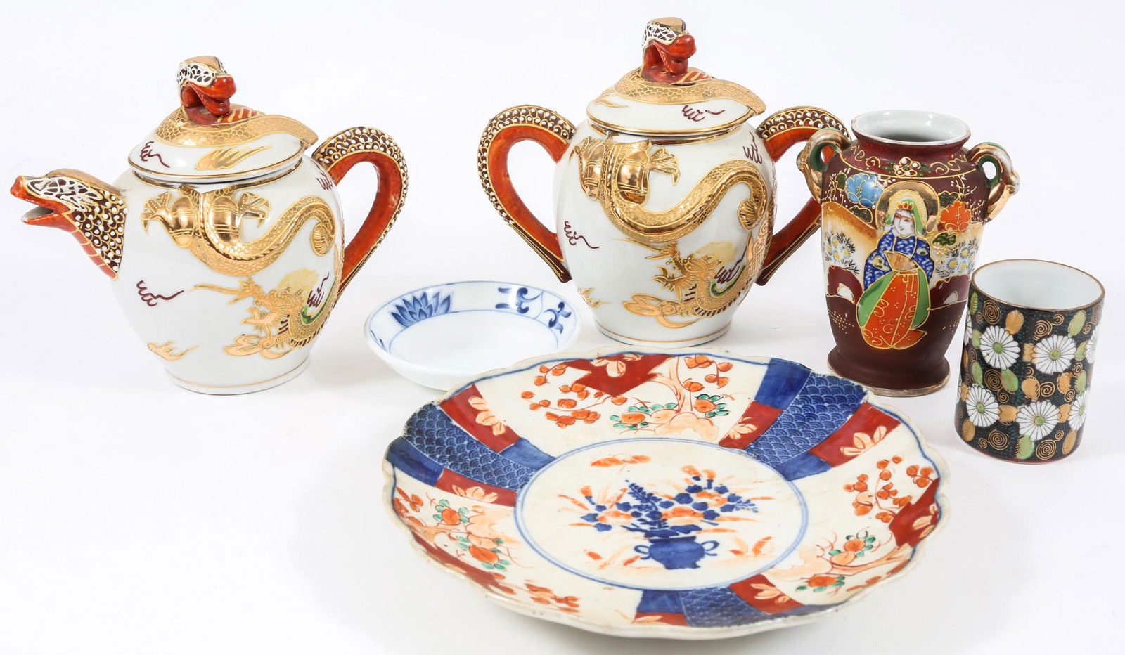 JAPANESE PORCELAIN DECOR & SERVEWARE: JAPANESE PORCELAIN DECOR & SERVEWARE Japanese porcelain decor and serveware, includes: Moriage satsuma style vase, 4.75" Moriage dragonware matching teapot and lidded jar, 6 x 7" Small mid-20th centu
