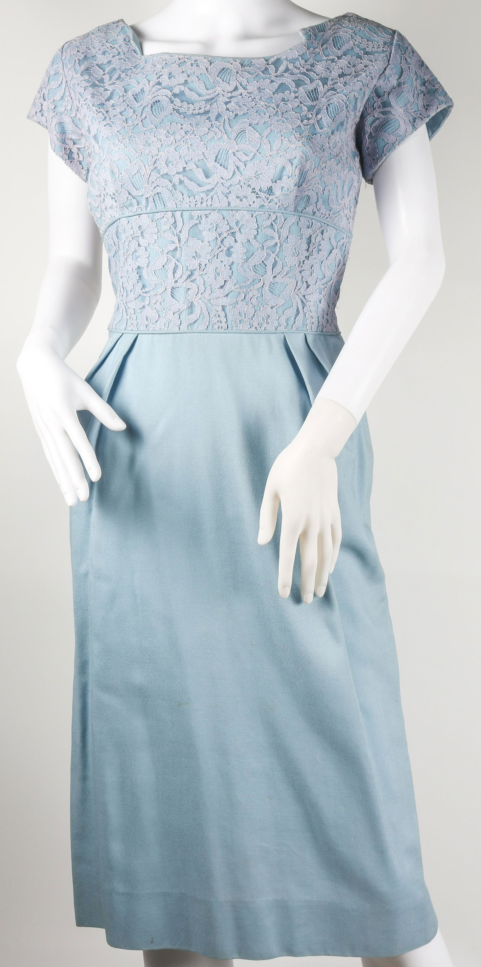 1960s WOMEN'S MIDI LENGTH BLUE DRESS (1 of 5)