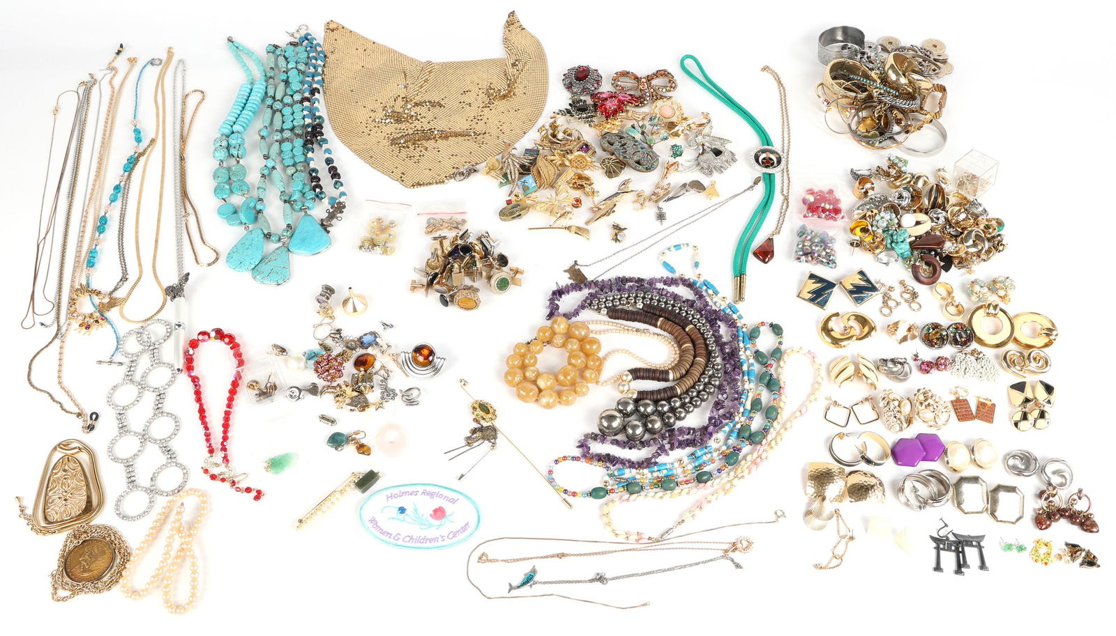 GOLD AND SILVER TONE COSTUME JEWELRY (1 of 5)