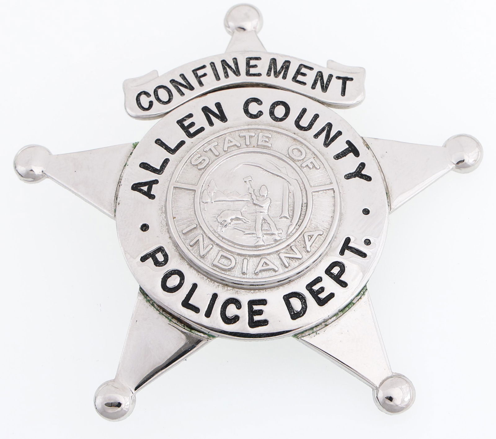 ALLEN CO INDIANA POLICE DEPARTMENT CONFINEMENT BADGE: ALLEN CO INDIANA POLICE DEPARTMENT CONFINEMENT BADGE Obsolete Allen County, Indiana Police Department Confinement badge. Marked Blackinton on reverse. Measurements: 2.75 x 2.5"