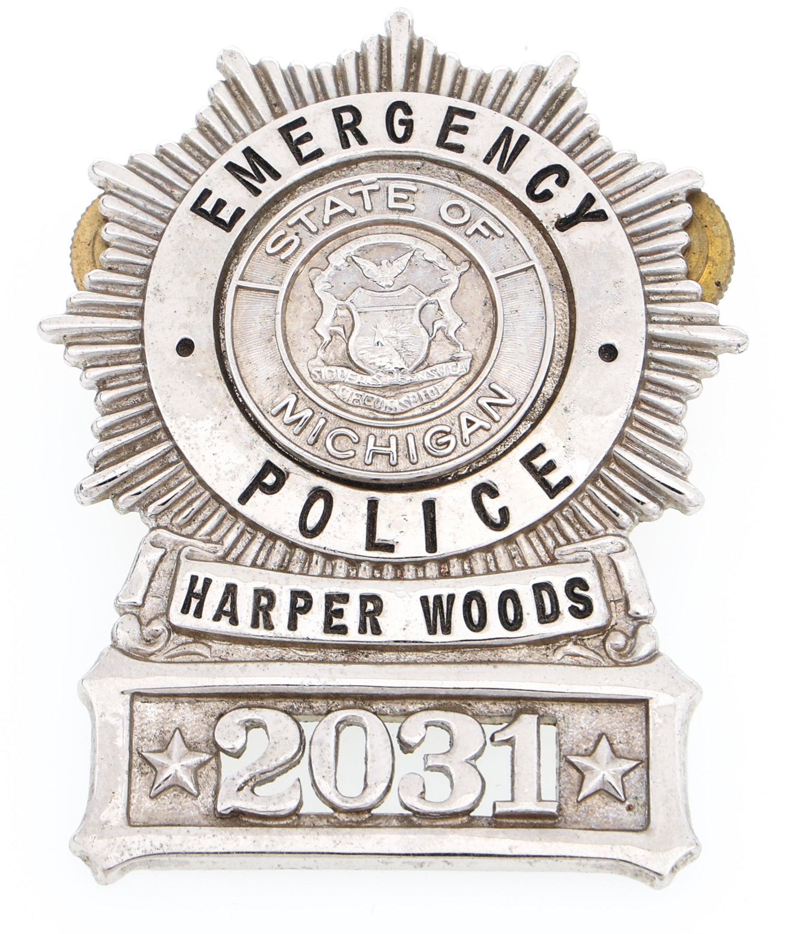 HARPER WOODS MI EMERGENCY POLICE BADGE NO. 2031: HARPER WOODS MI EMERGENCY POLICE BADGE NO. 2031 Obsolete Harper Woods, Michigan Emergency Police badge. Numbered 2031. Unmarked. Measurements: 2 x 2.5"