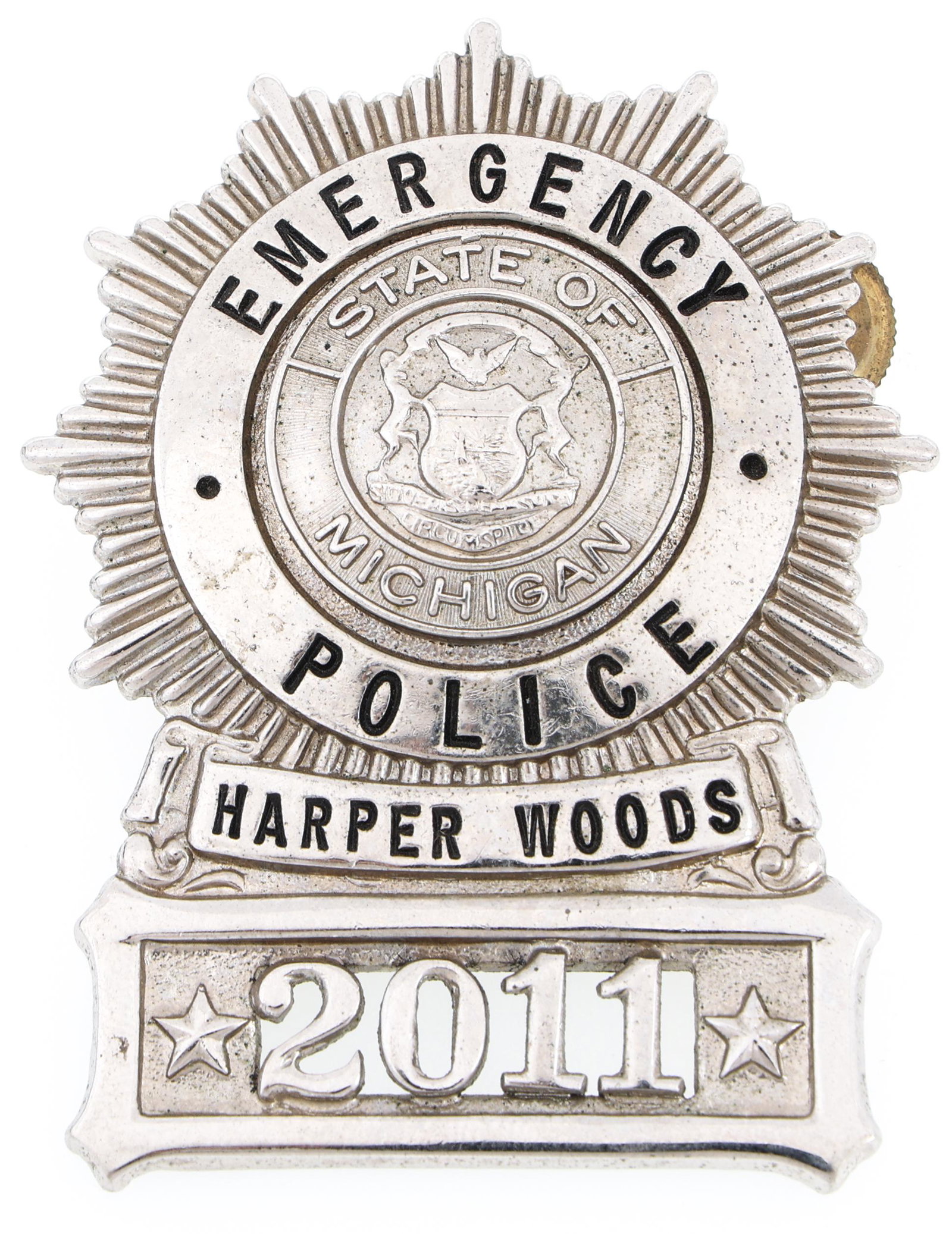 HARPER WOODS MI EMERGENCY POLICE BADGE NO. 2011: HARPER WOODS MI EMERGENCY POLICE BADGE NO. 2011 Obsolete Harper Woods, Michigan Emergency Police Badge. Numbered 2011. Unmarked. Measurements: 2 x 2.5"