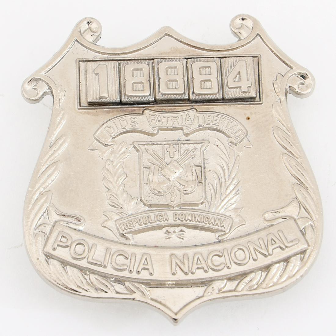 DOMINICAN REPUBLIC NATIONAL POLICE BADGE NO. 18884: DOMINICAN REPUBLIC NATIONAL POLICE BADGE NO. 18884 Obsolete Dominican Republic National Police badge. Numbered 18884. Unmarked. Measurements: 1.75 x 1.75"