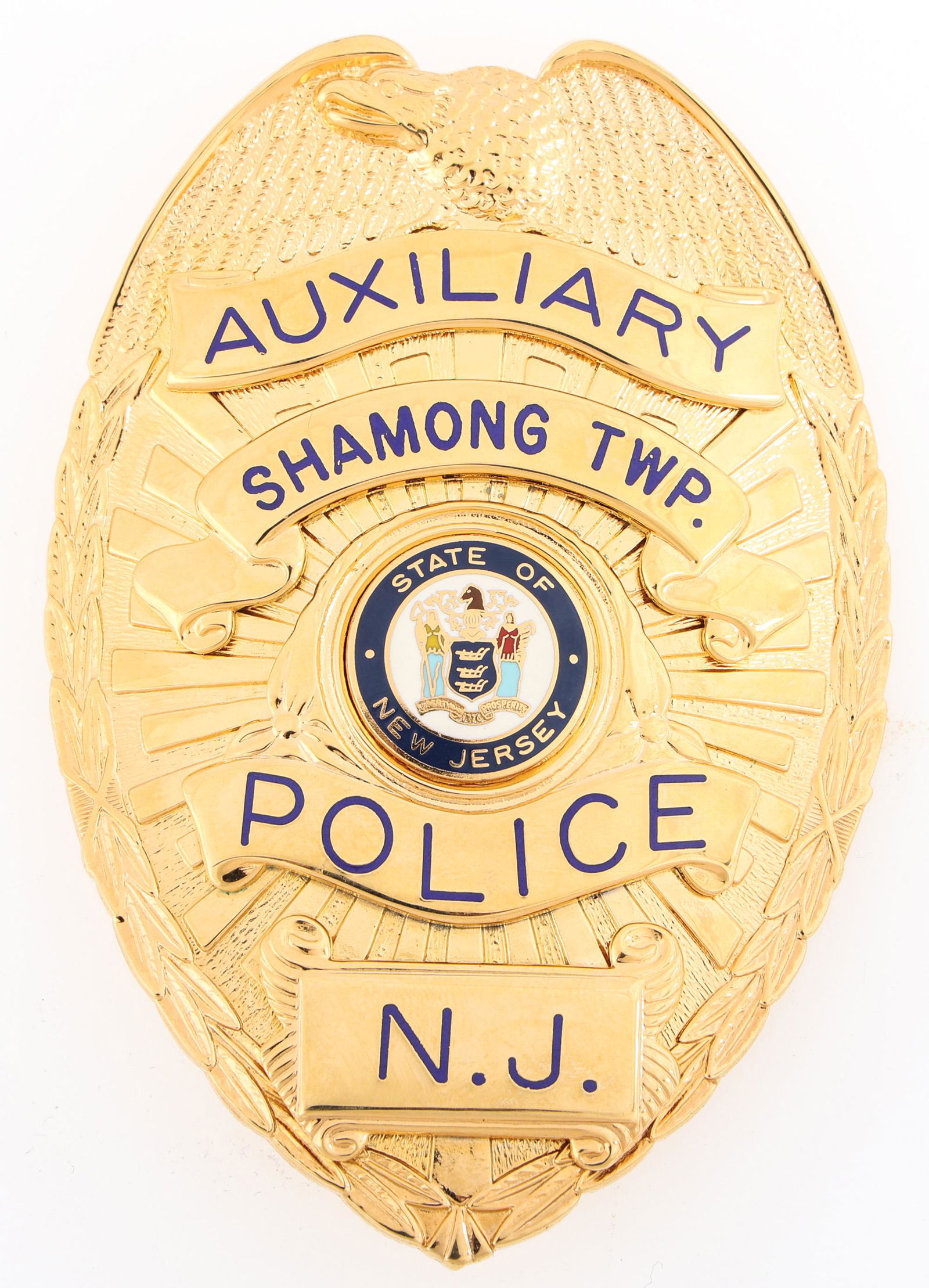 SHAMONG TWP NEW JERSEY AUXILIARY POLICE BADGE: SHAMONG TWP NEW JERSEY AUXILIARY POLICE BADGE Obsolete Shamong Township, New Jersey Auxiliary Police badge. Marked BLACKINTON on reverse. Measurements: 3.5 X 2.5"
