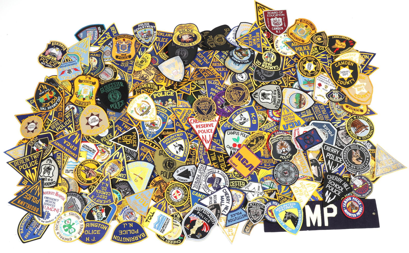 NEW JERSEY POLICE & LAW ENFORCEMENT PATCHES LOT OF 250+: NEW JERSEY POLICE & LAW ENFORCEMENT PATCHES LOT OF 250+ Bonanza lot of 250+ obsolete New Jersey Police and Law Enforcement patches. Includes City, County, and Municipality patches. Measurements: