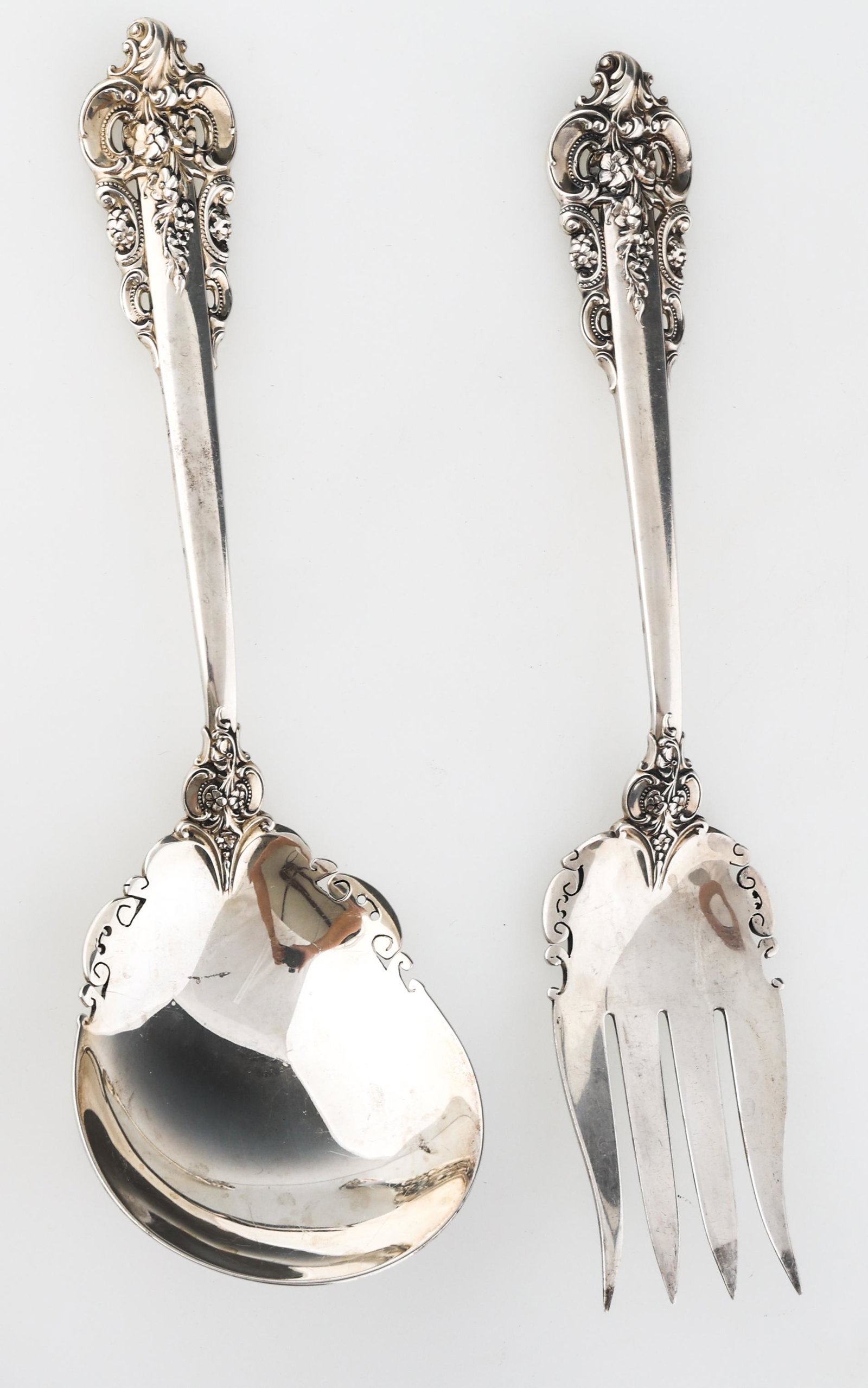 WALLACE STERLING SILVER GRANDE BAROQUE SALAD SERVE SET: WALLACE STERLING SILVER GRANDE BAROQUE SALAD SERVE SET Sterling silver Wallace Grande Baroque pattern salad serving set, including fork and spoon. Size: 9" and 9.25" Weight: 266.9g